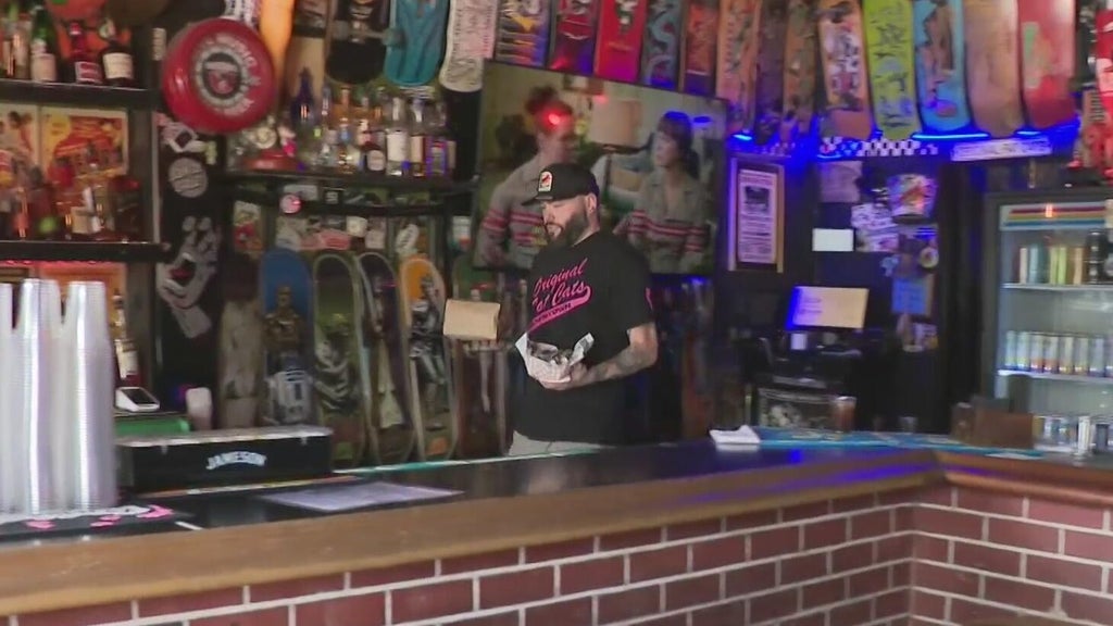 Fort Lauderdale proposes earlier closing times for downtown bars, facing pushback from business owners — CBS Miami, San Antonio Dining news