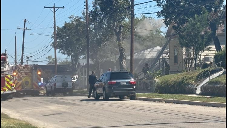 No injuries reported after fire at east San Antonio home, SAFD says — KENS 5 (San Antonio), San Antonio Community news