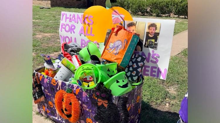Pleasanton community puts on Halloween parade for 4-year-old boy awaiting heart surgery — KENS 5 (San Antonio), San Antonio Community news