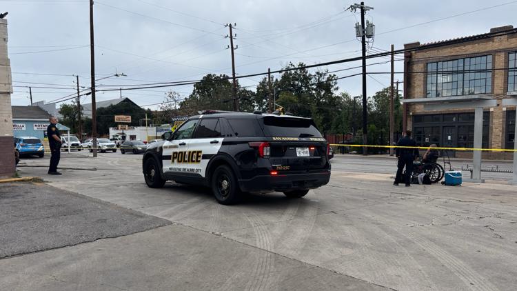 2 suspects on the run after stabbing outside west-side convenience store, SAPD says — San Antonio Business news