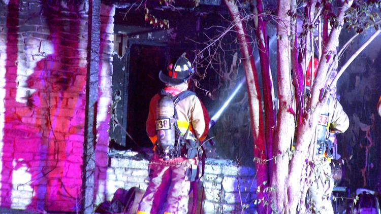 One person dies, another person and a dog rescued from Blakeley Drive house fire — KENS 5 (San Antonio), San Antonio Health news