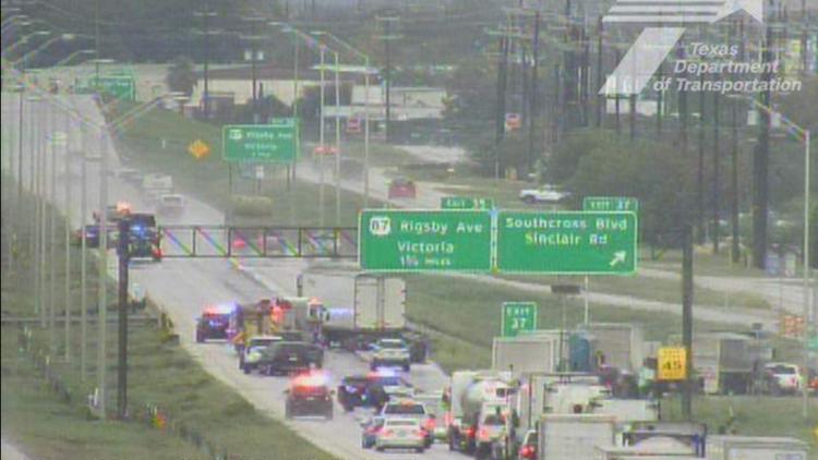 One person hospitalized, traffic backed up along San Antonio highway after 18-wheeler crash — KENS 5 (San Antonio)