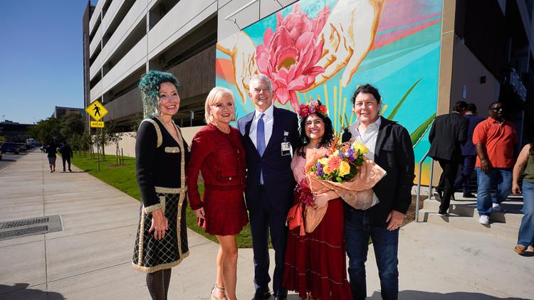 New operating rooms, murals and 969 parking spaces mark Methodist Metropolitan expansion milestone — KENS 5 (San Antonio), San Antonio Arts news