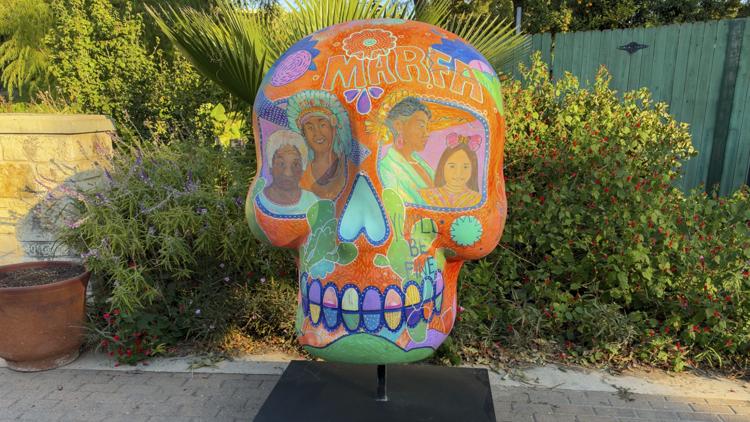 San Antonio Zoo adds 7 giant sugar skulls to Día de los Muertos celebration — KENS 5 (San Antonio), San Antonio Sports news
