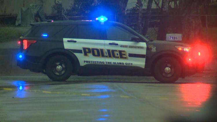 Driver arrested on DWI charge after running red light and crashing into car, police say — KENS 5 (San Antonio), San Antonio Health news