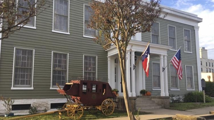 This reportedly haunted Texas hotel in Seguin is an Airbnb Halloween pick — KENS 5 (San Antonio)