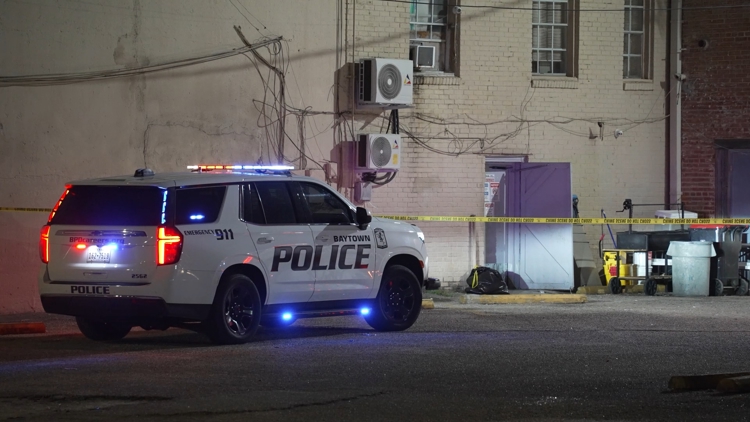Man airlifted after shooting behind Baytown bar; suspect remains at large, police say — KHOU 11 (Houston), San Antonio Community news