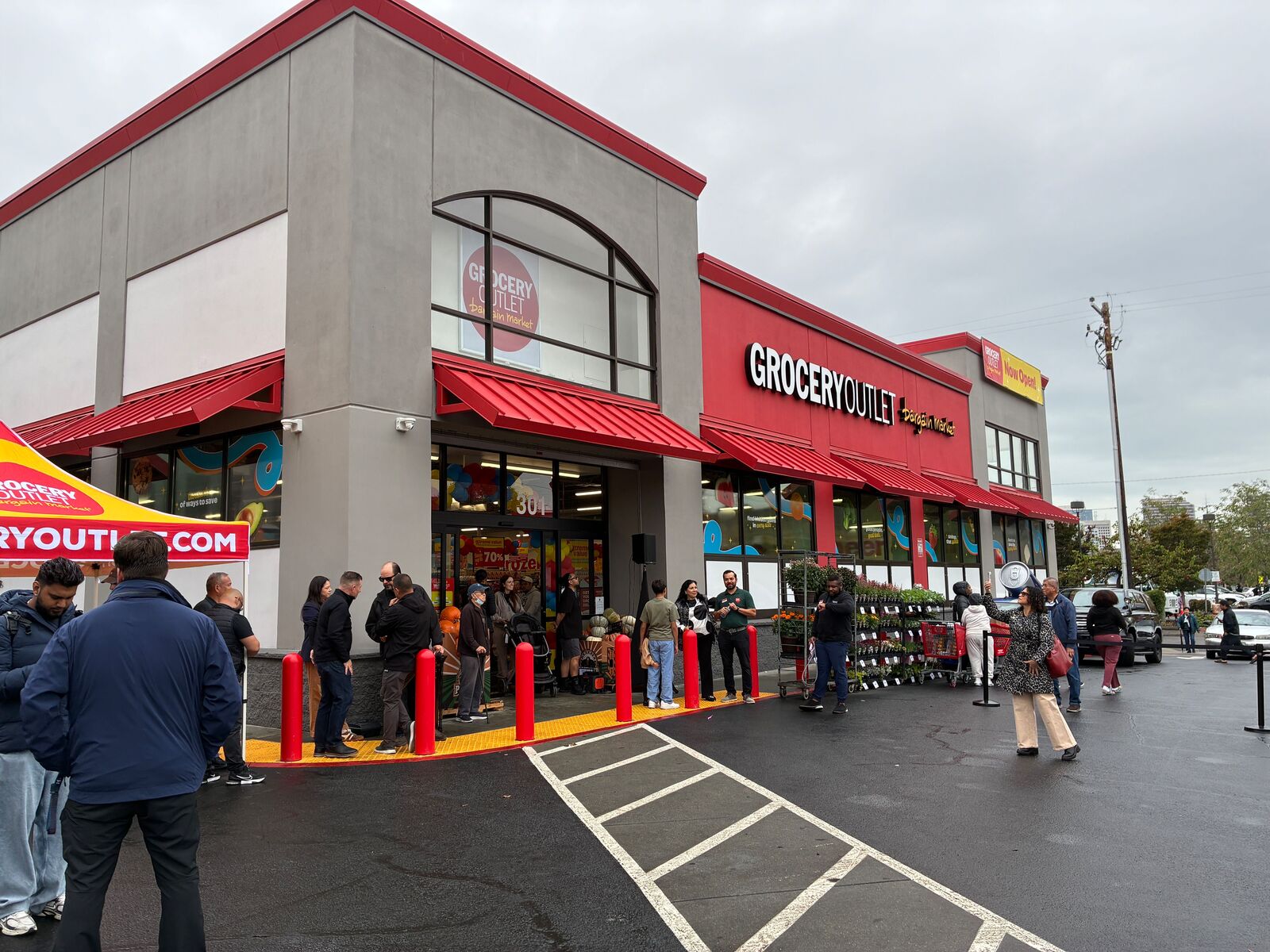 New Grocery Outlet opens in Oakland’s Eastlake neighborhood — The Oaklandside, San Antonio Business news